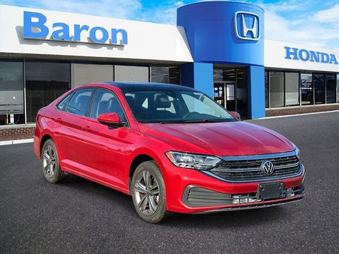 Used 2023 Volkswagen Jetta SE w/ Panoramic Sunroof Package image 1