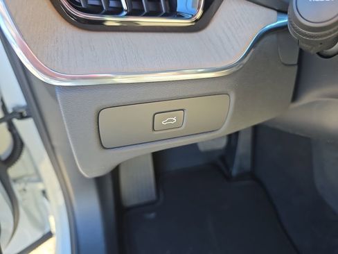 New 2026 Volvo XC60 B5 Plus w/ Protection Package Premier image 12
