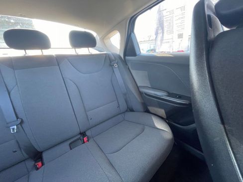 Used 2025 Kia K4 LXS image 36