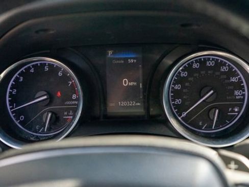 Used 2018 Toyota Camry SE FWD image 11