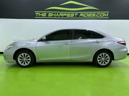 Used 2017 Toyota Camry LE FWD image 6