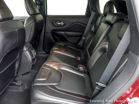 Used 2021 Jeep Cherokee Trailhawk AWD/4WD image 13
