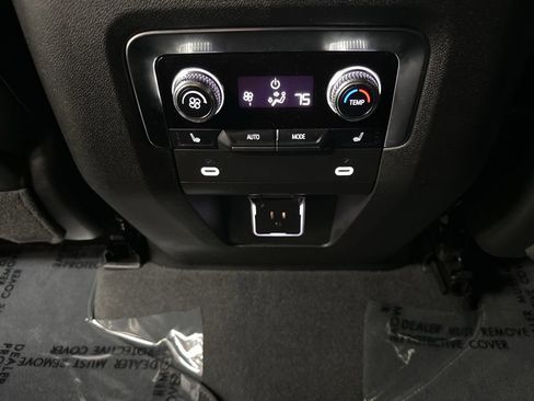 Used 2024 GMC Yukon AT4 w/ Technology Package AWD/4WD image 33