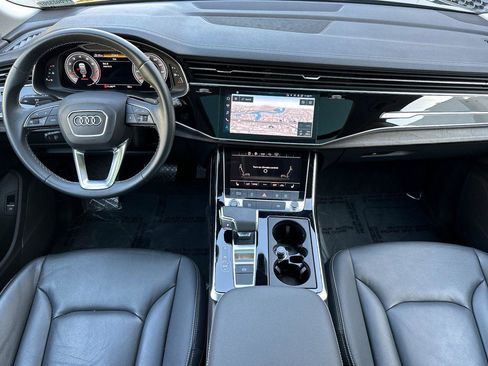 Used 2023 Audi Q8 Premium image 13