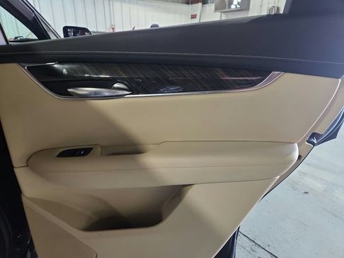 Used 2017 Cadillac XT5 FWD image 24