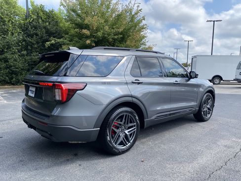 Used 2025 Ford Explorer ST-Line w/ Premium Package RWD image 9