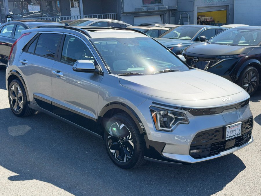 Used 2023 Kia Niro Wave w/ Wave Preserve Package FWD image 3