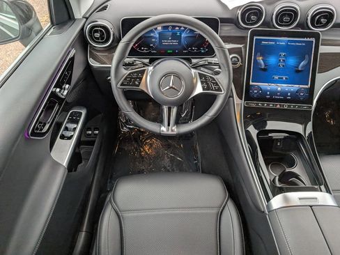 Used 2025 Mercedes-Benz GLC 350e 4MATIC image 25