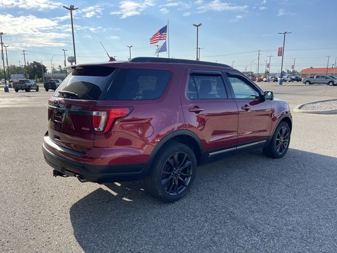 Used 2019 Ford Explorer XLT w/ Equipment Group 202A AWD/4WD image 4
