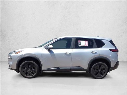 Used 2022 Nissan Rogue SV AWD/4WD image 2