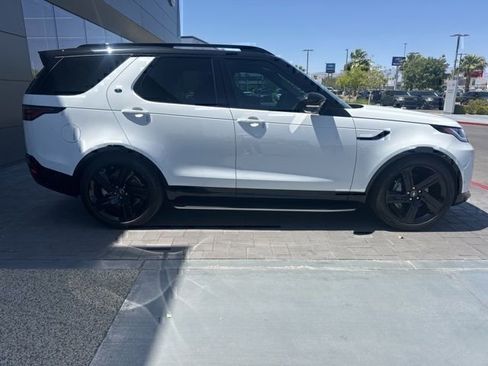 Used 2025 Land Rover Discovery Dynamic SE AWD/4WD image 4