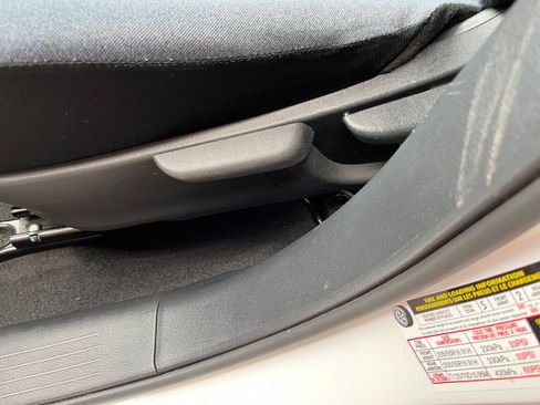Used 2025 Nissan Versa SV FWD image 21