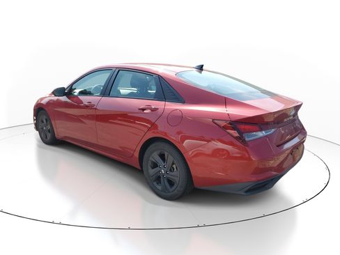 Used 2021 Hyundai Elantra SEL FWD image 4