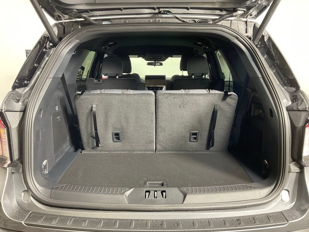 New 2027 Ford Explorer Active RWD image 11