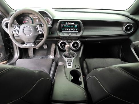 Used 2018 Chevrolet Camaro SS RWD image 3