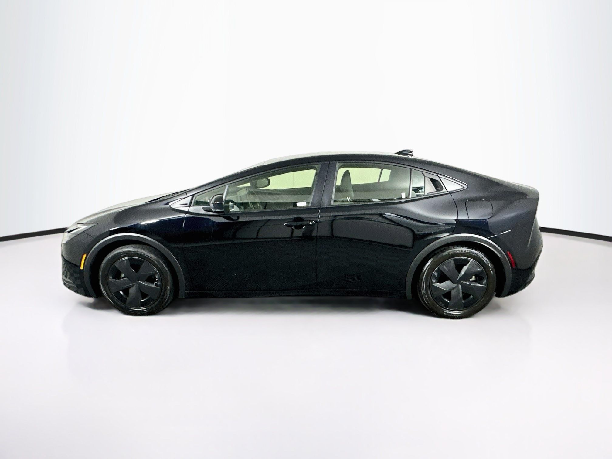 Used 2026 Toyota Prius LE FWD image 4