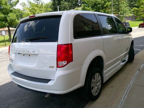 Used 2018 Dodge Grand Caravan SE FWD image 6