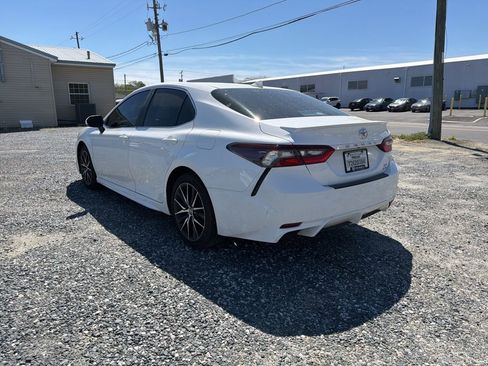 Used 2024 Toyota Camry SE image 3