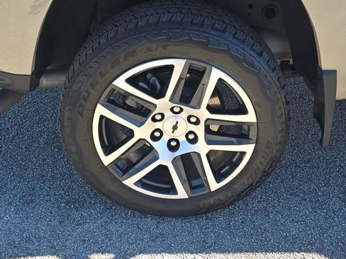 Used 2024 Chevrolet Colorado Z71 w/ Z71 Convenience Package 2 image 11