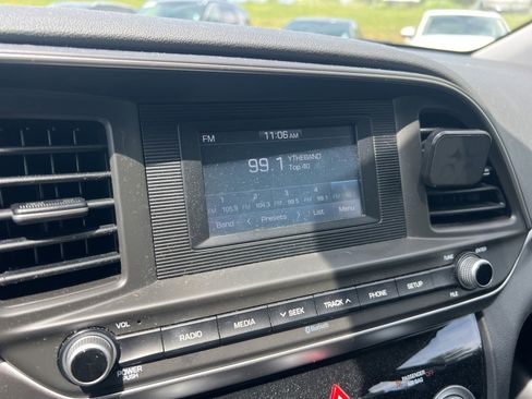 Used 2019 Hyundai Elantra SE w/ Cargo Package FWD image 7