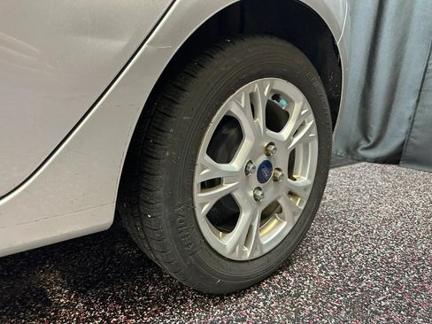 Used 2014 Ford Fiesta SE FWD image 22