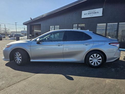 Used 2020 Toyota Camry LE image 7