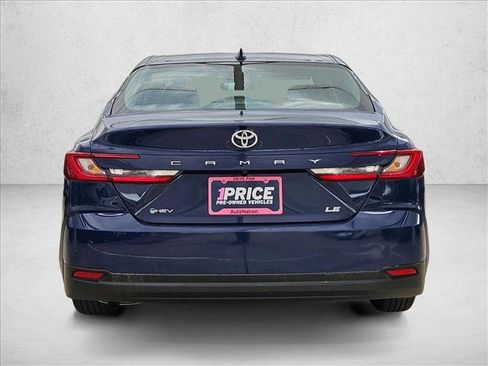 Used 2025 Toyota Camry LE image 6