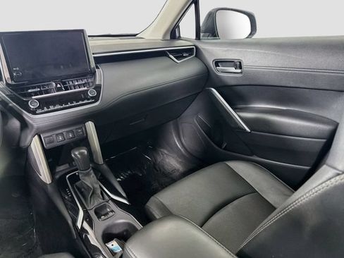 Certified 2024 Toyota Corolla Cross XLE w/ Convenience Package FWD image 25