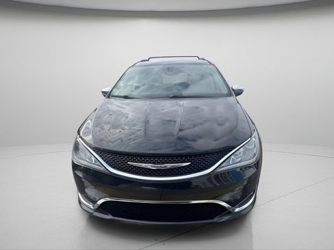 Used 2017 Chrysler Pacifica Limited w/ UConnect Theater Package image 5