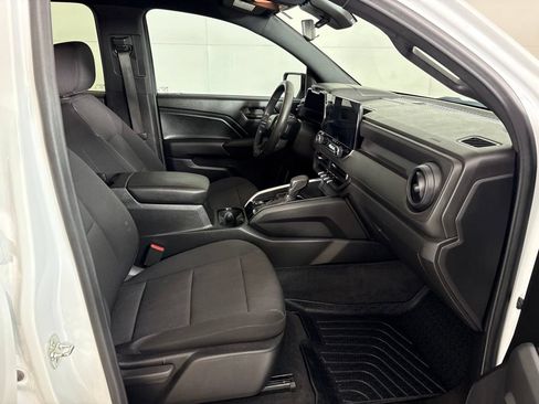 Used 2024 Chevrolet Colorado W/T w/ WT Convenience Package II RWD image 16