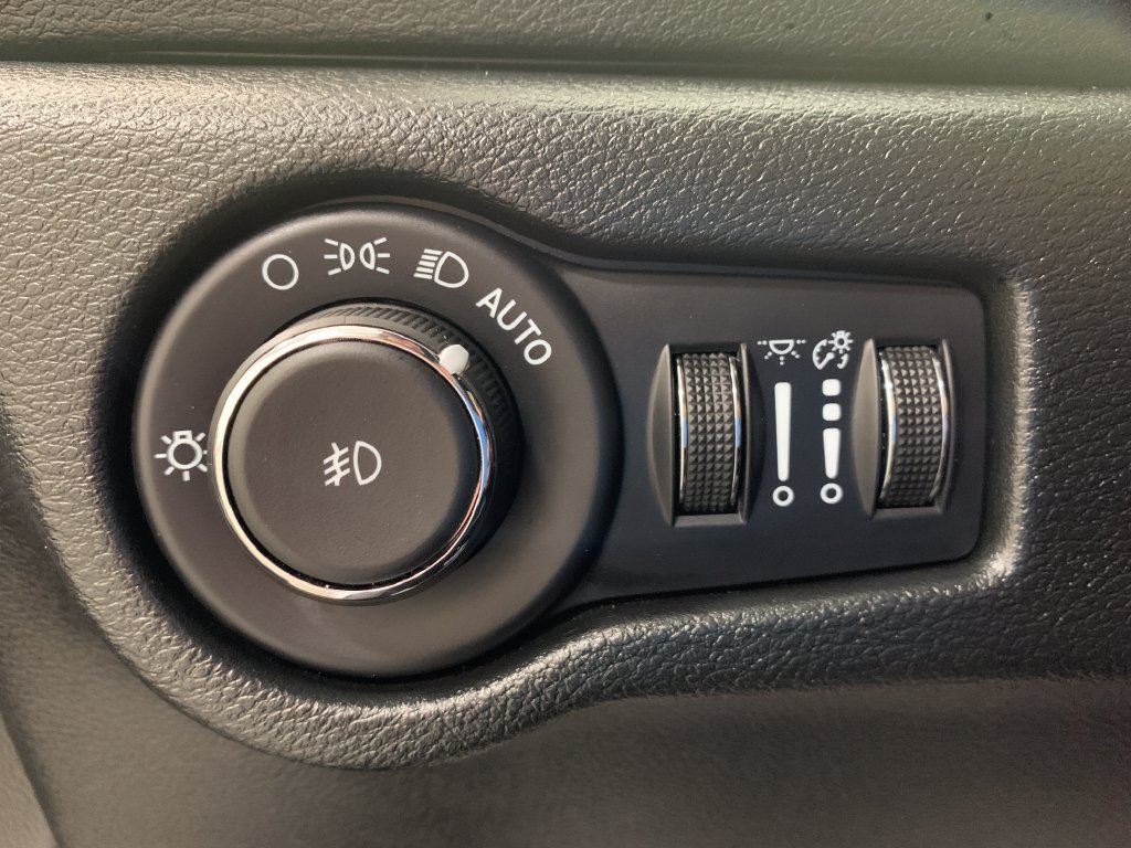 Used 2026 Chrysler Pacifica Select FWD image 14