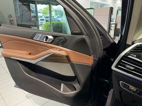 Used 2020 BMW X7 xDrive40i w/ Premium Package AWD/4WD image 28