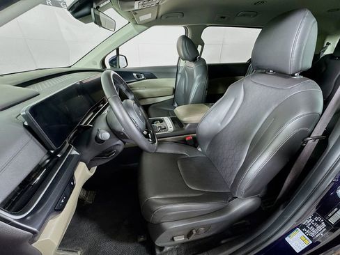 Used 2025 Kia Carnival FWD image 21