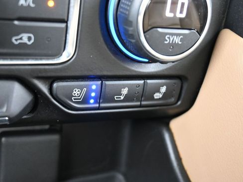 Used 2021 Chevrolet Tahoe Premier w/ Premium Package image 26