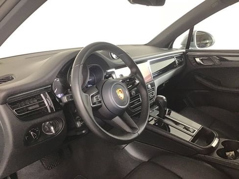 Certified 2026 Porsche Macan AWD/4WD image 6