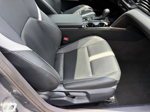 Used 2025 Toyota Camry SE FWD image 9