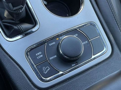 Used 2022 Jeep Grand Cherokee Limited image 34