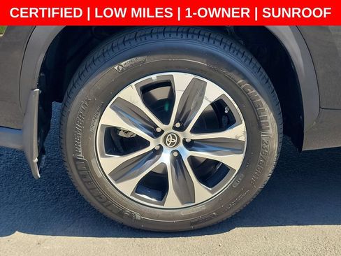 Used 2024 Toyota Highlander XLE FWD image 9
