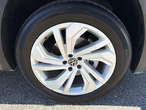 Used 2023 Volkswagen Atlas SE w/ Panoramic Sunroof Package image 9