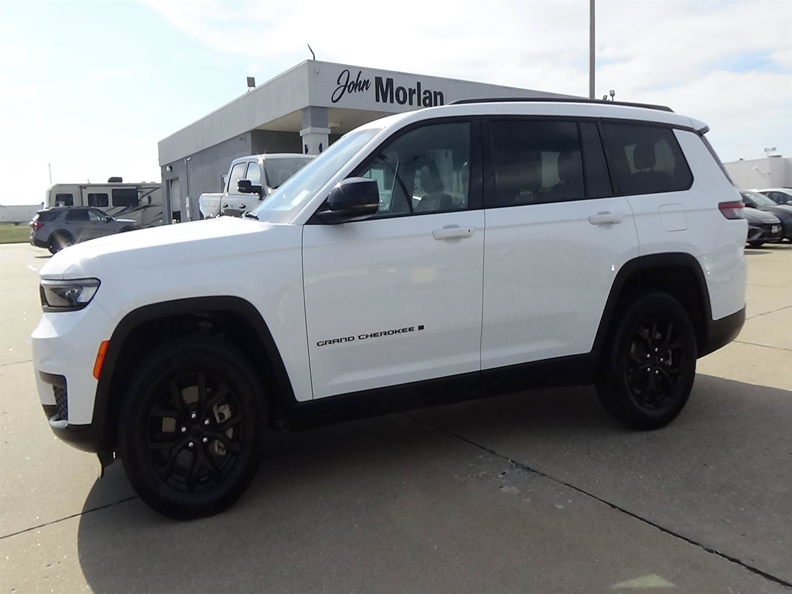 Certified 2025 Jeep Grand Cherokee L Altitude AWD/4WD image 1