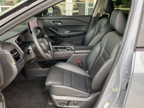 Certified 2025 Nissan Rogue SL w/ SL Premium Package AWD/4WD image 19
