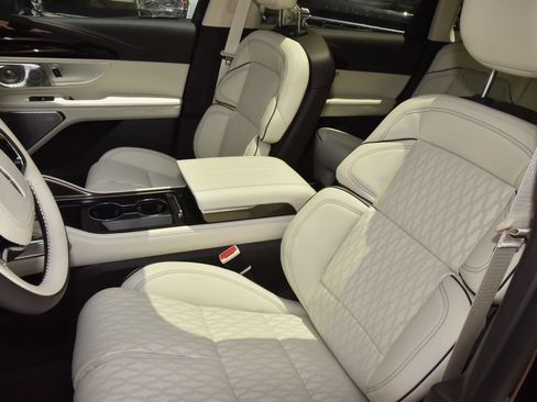 New 2026 Lincoln Nautilus Black Label w/ Jet Appearance Package AWD/4WD image 34