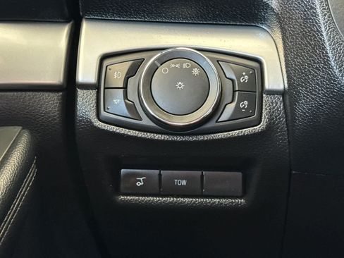 Used 2017 Ford Explorer XLT w/ Equipment Group 202A AWD/4WD image 31