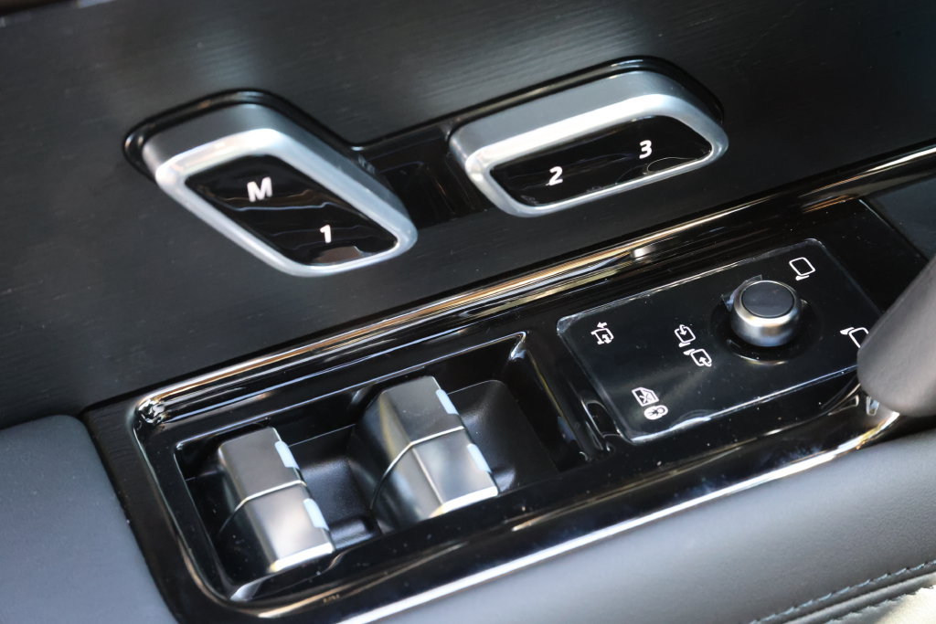 New 2027 Land Rover Range Rover Sport Dynamic SE AWD/4WD image 18