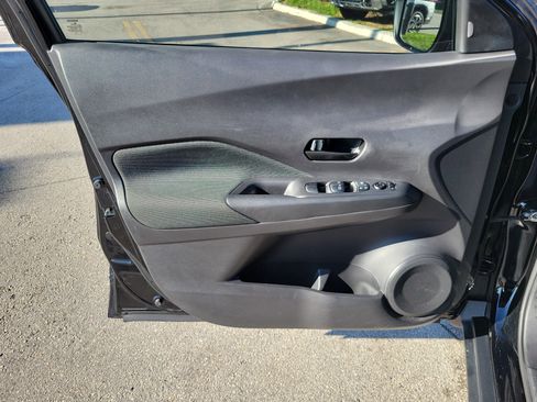 Used 2020 Nissan Kicks S image 22