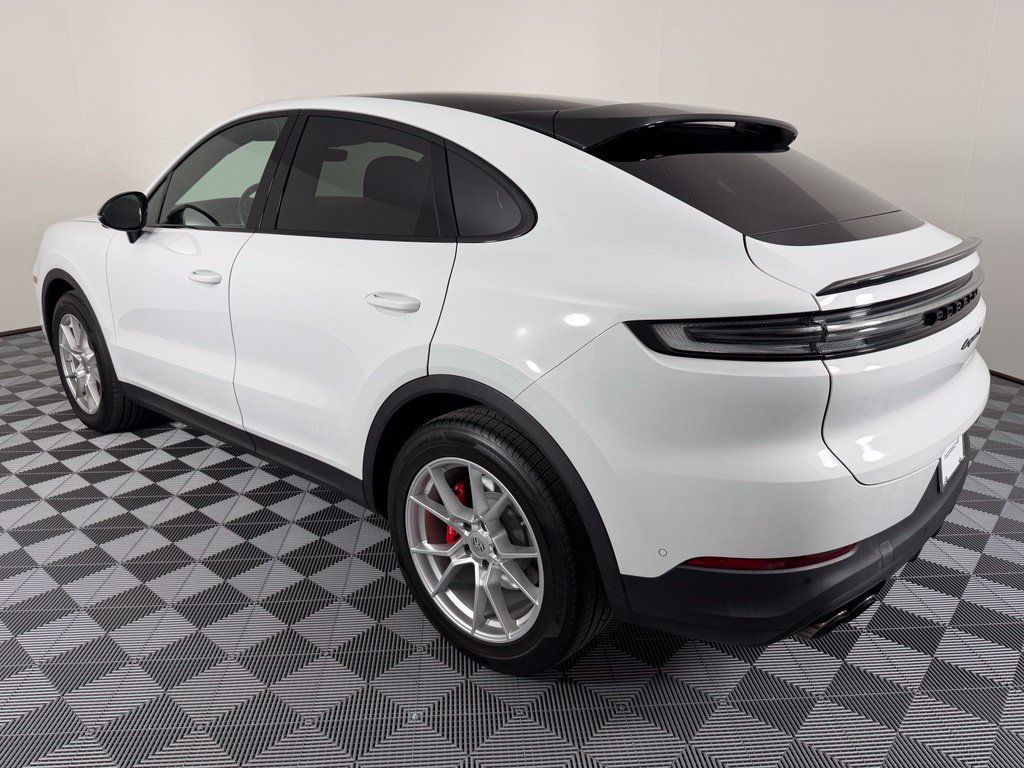 Certified 2024 Porsche Cayenne S AWD/4WD image 3