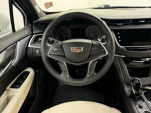 Used 2025 Cadillac XT5 Sportv w/ Technology Package image 17