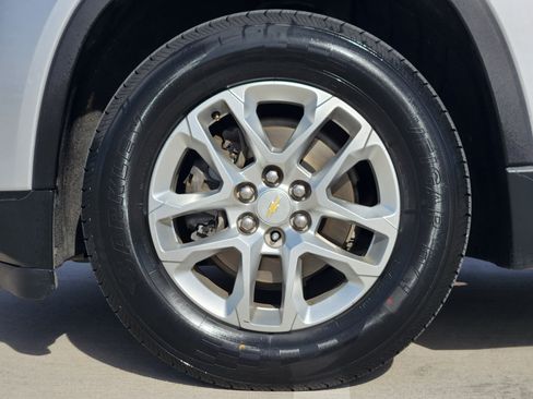 Used 2021 Chevrolet Traverse LS image 11