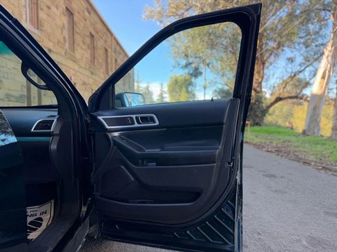 Used 2015 Ford Explorer XLT w/ Equipment Group 202A image 31