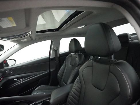 Used 2025 Hyundai Elantra Limited FWD image 31